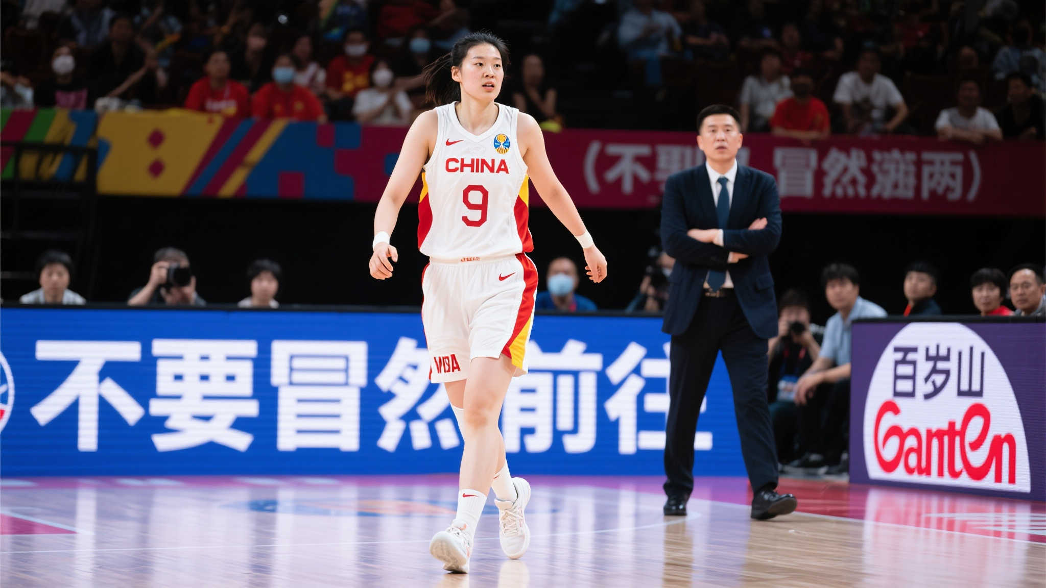 张子宇计划进军WNBA，杨毅及多位媒体人建议三思而后行。